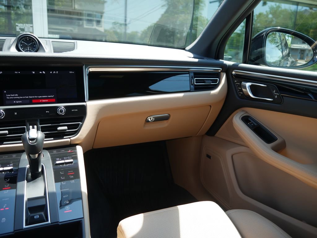 Certified 2023 Porsche Macan S AWD/4WD image 32
