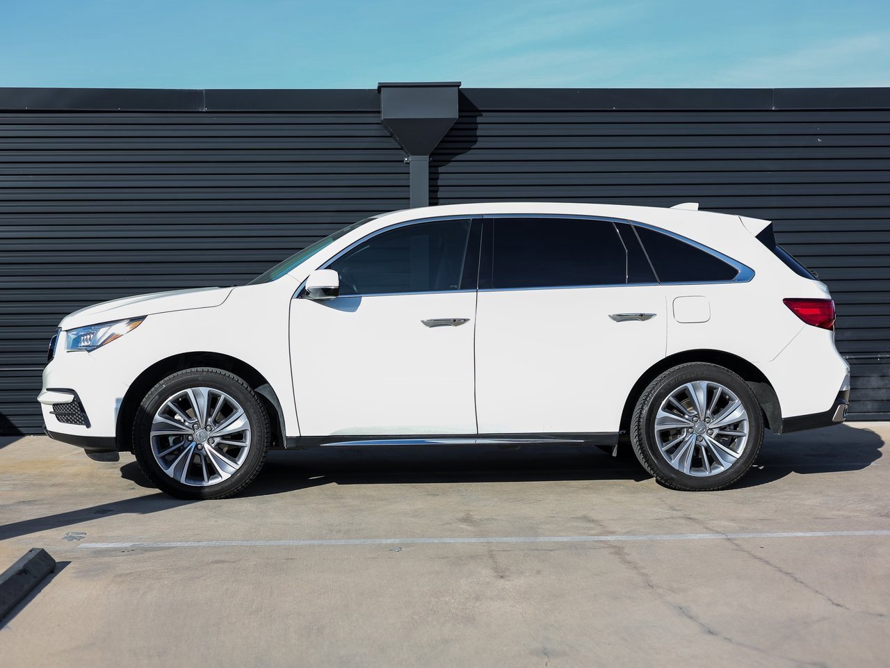 Used 2017 Acura MDX FWD w/ Technology Package image 2