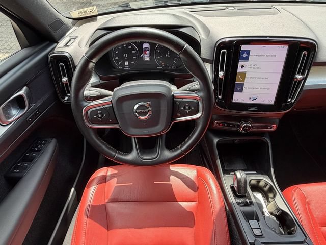 Used 2020 Volvo XC40 T4 Momentum FWD image 16