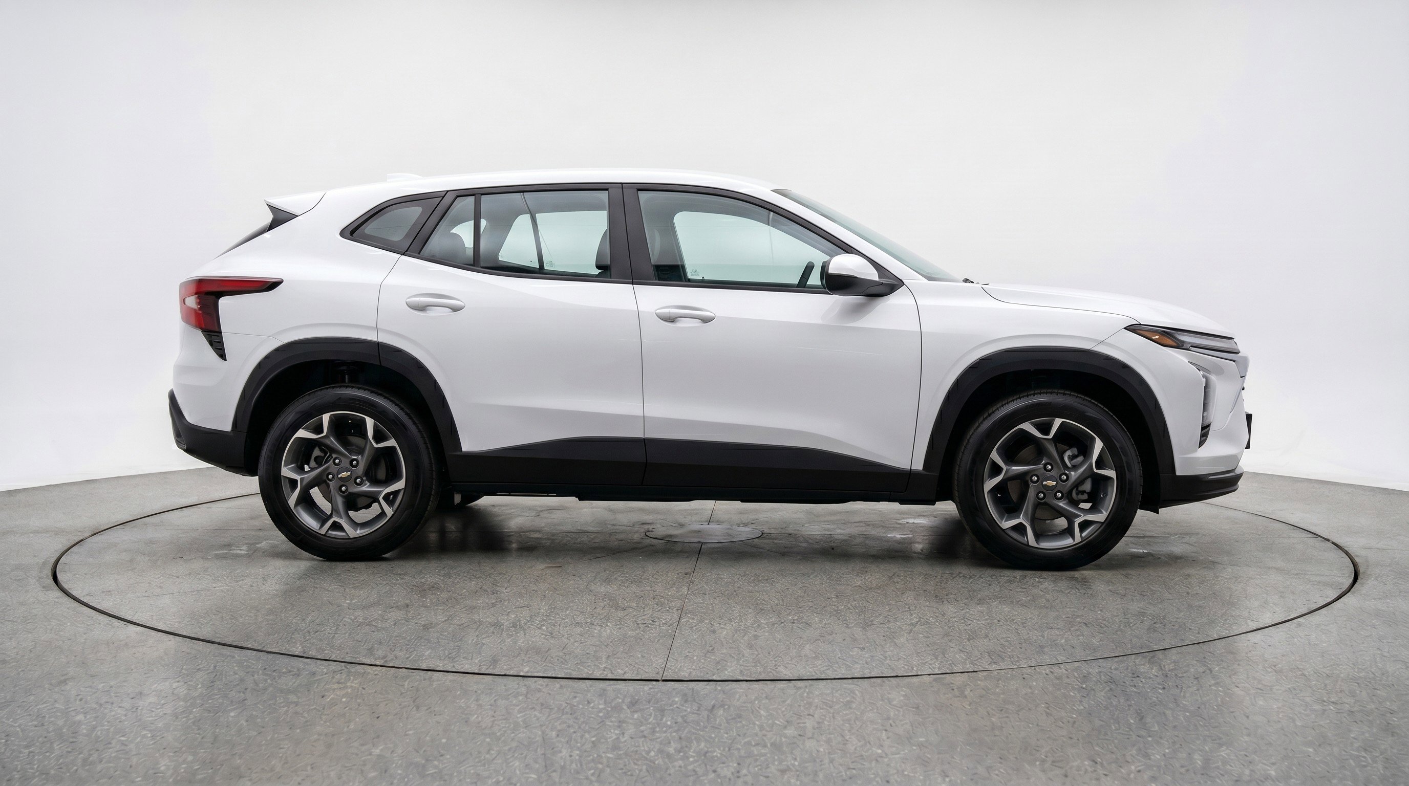 Used 2025 Chevrolet Trax LT FWD image 11