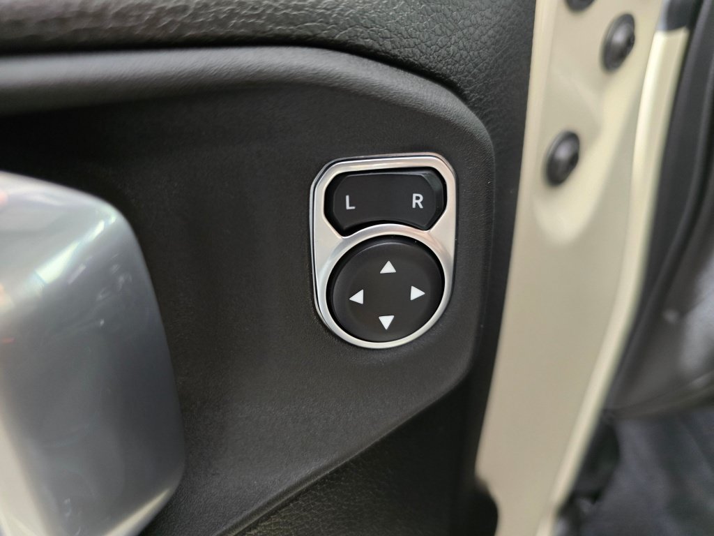 Used 2022 Jeep Wrangler Unlimited Rubicon 4xe w/ Cold Weather Group AWD/4WD image 22