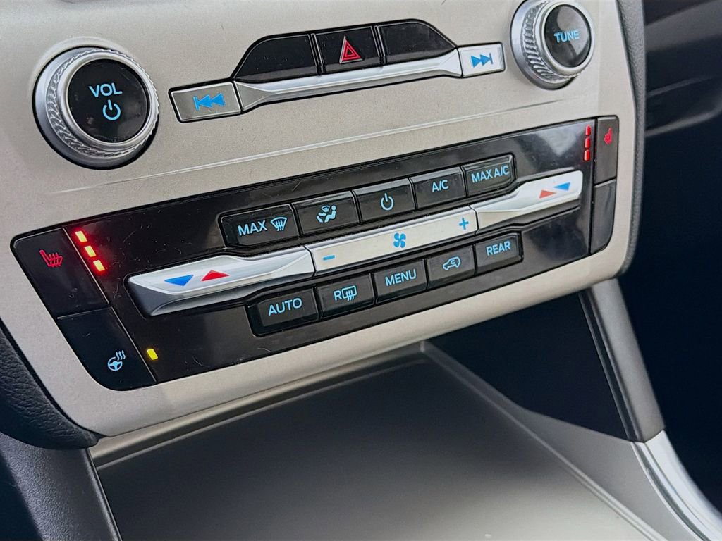 Used 2023 Ford Explorer XLT w/ Equipment Group 202A image 21