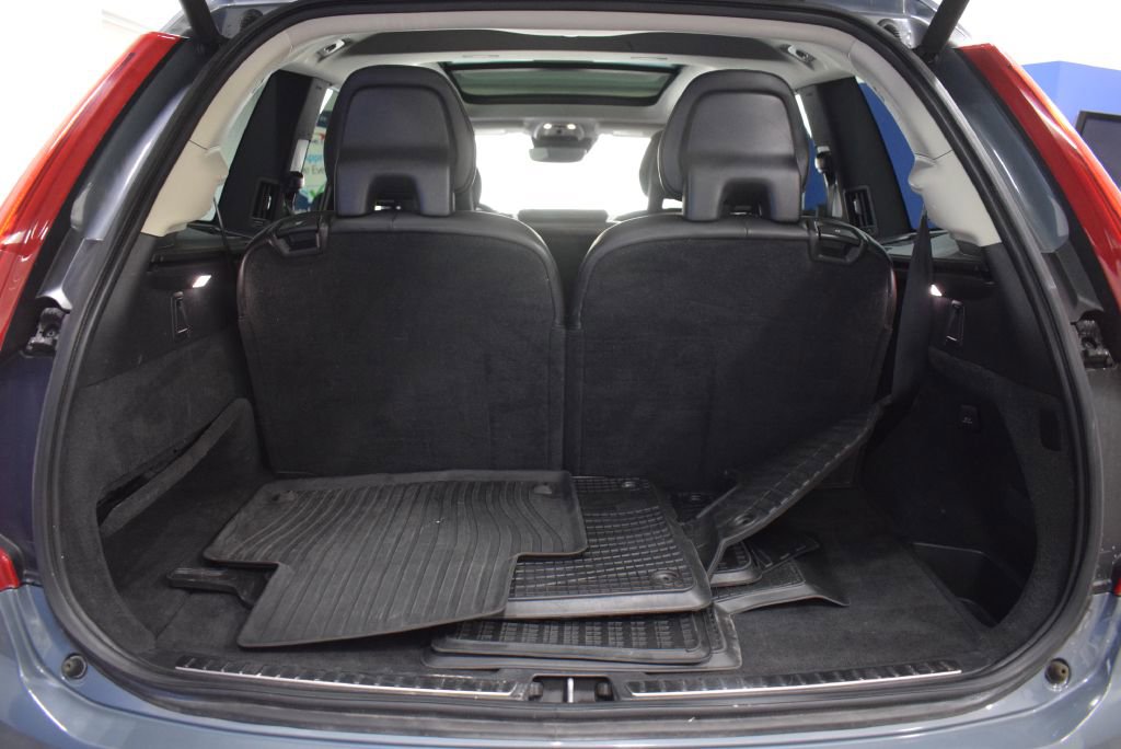 Used 2020 Volvo XC90 T5 Momentum w/ Protection Package image 15