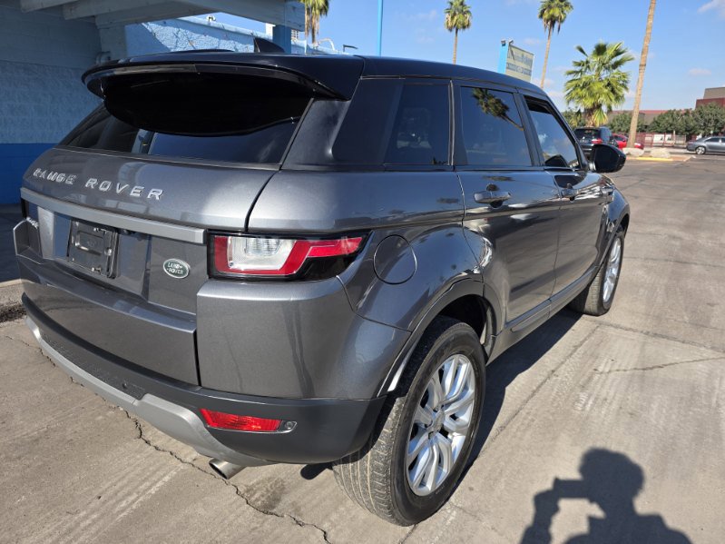 Used 2019 Land Rover Range Rover Evoque SE image 3