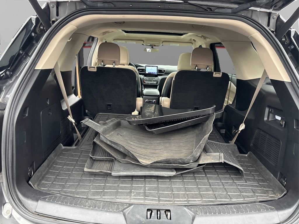 Used 2020 Ford Explorer XLT w/ Equipment Group 202A image 11
