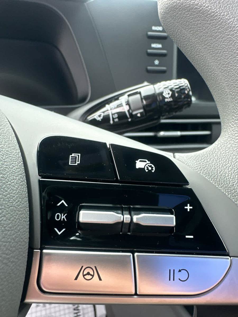 New 2026 Hyundai Elantra SE FWD image 12