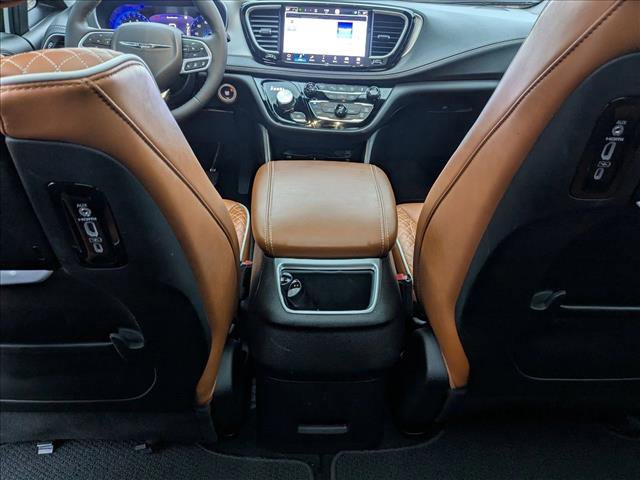 Used 2025 Chrysler Pacifica Pinnacle image 20