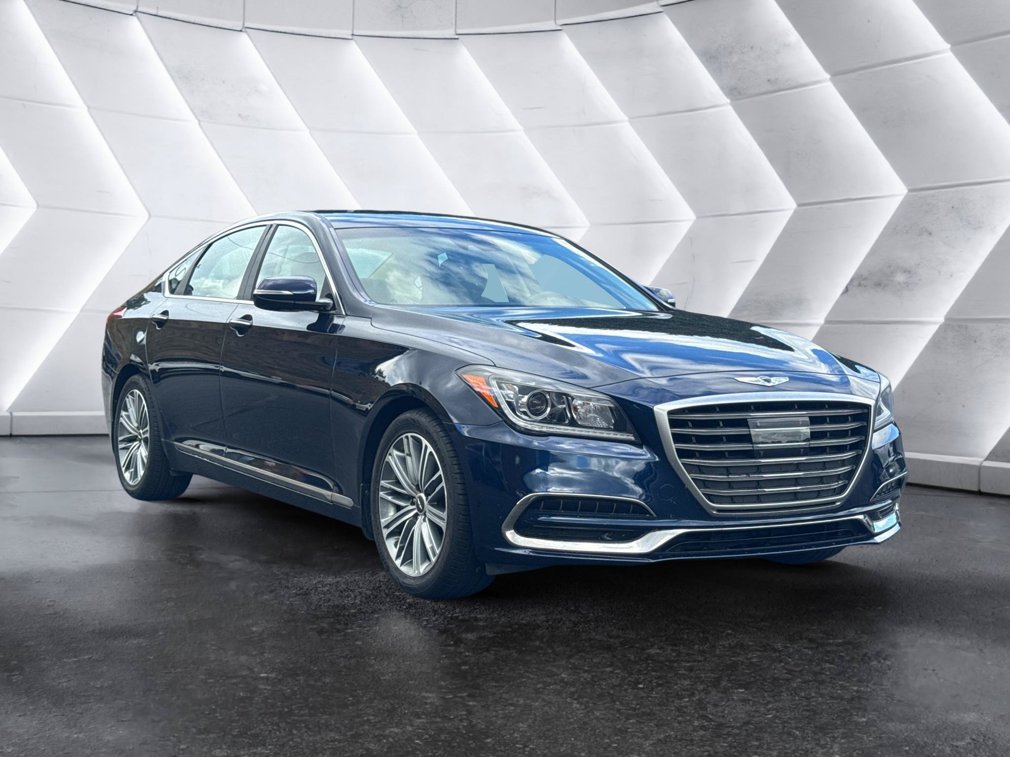 Used 2019 Genesis G80 3.8 RWD image 3