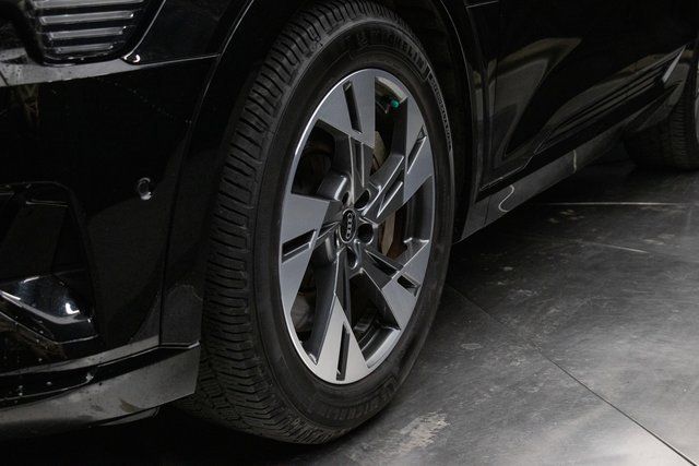 Used 2022 Audi e-tron Premium Plus w/ Premium Plus Package image 7