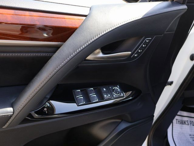 Used 2021 Lexus LX 570 4WD w/ Luxury Package image 27