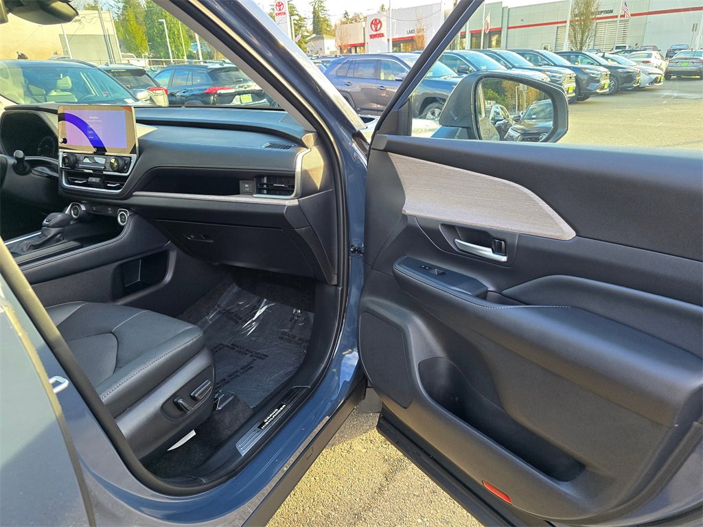 Certified 2025 Toyota Grand Highlander FWD image 10