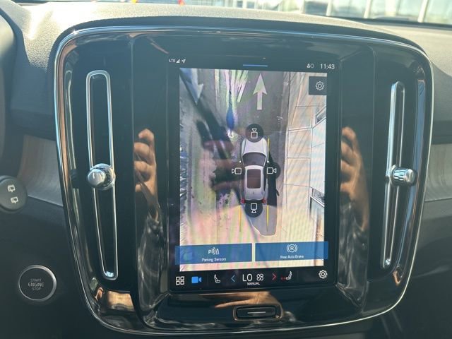 Certified 2025 Volvo XC40 B5 Plus image 23