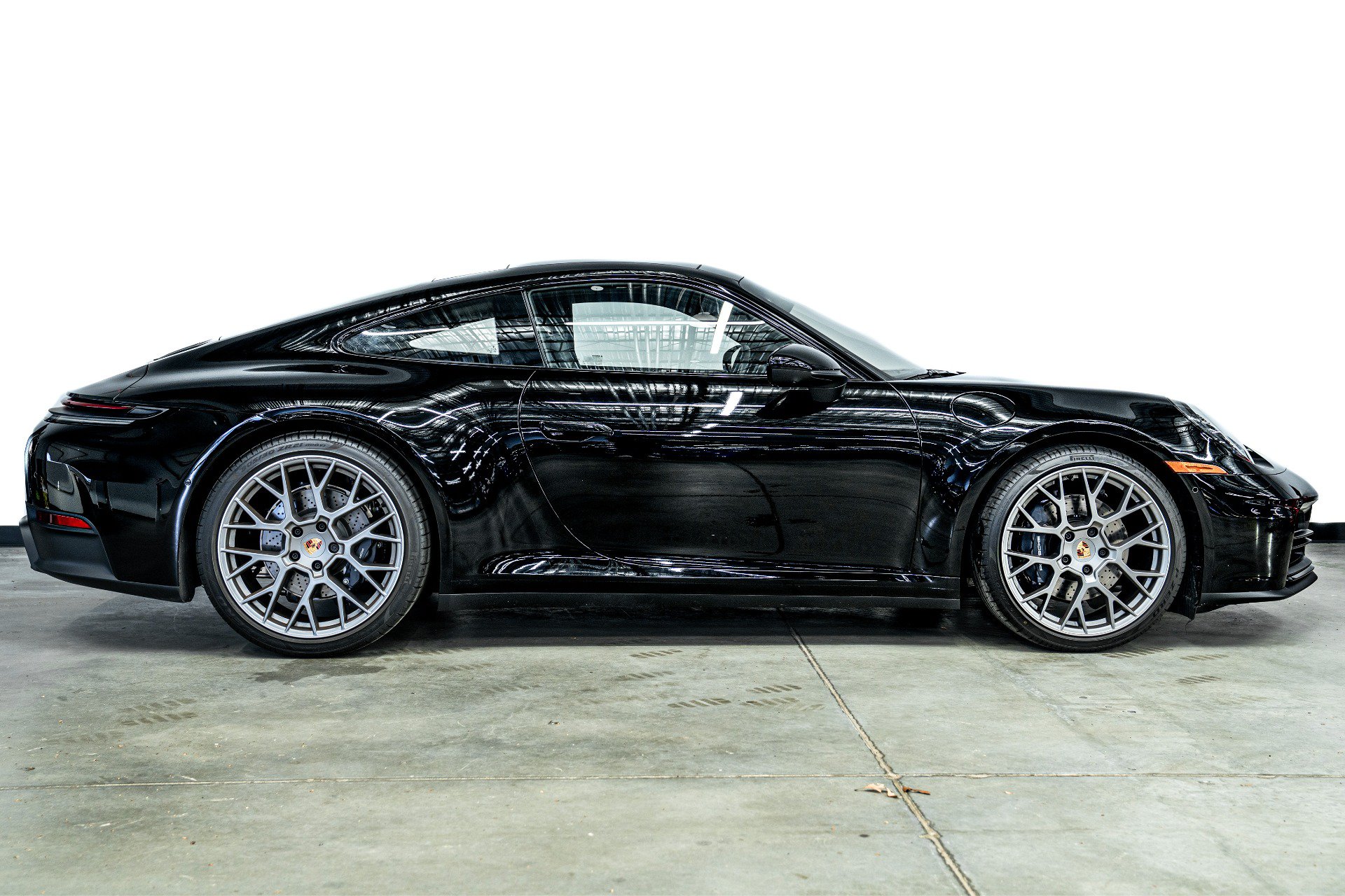 Used 2025 Porsche 911 Carrera RWD image 33