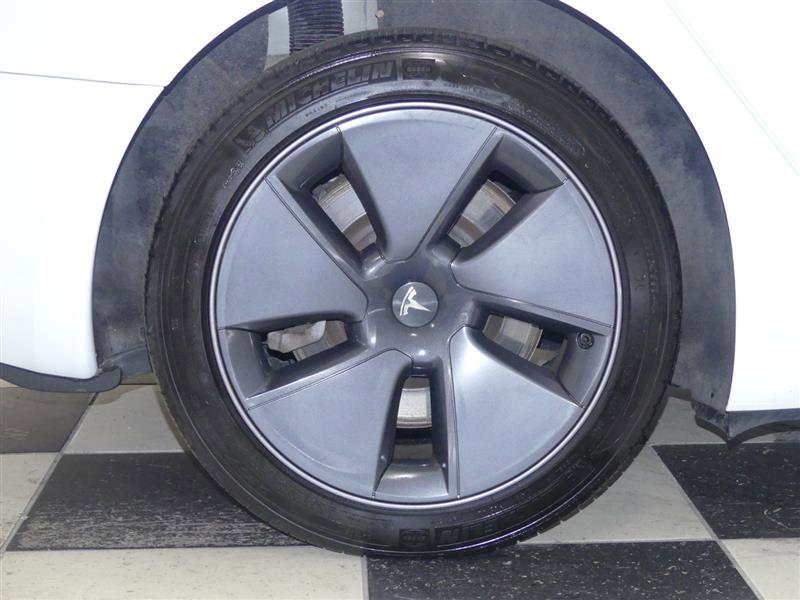 Used 2023 Tesla Model 3 Standard Range image 31