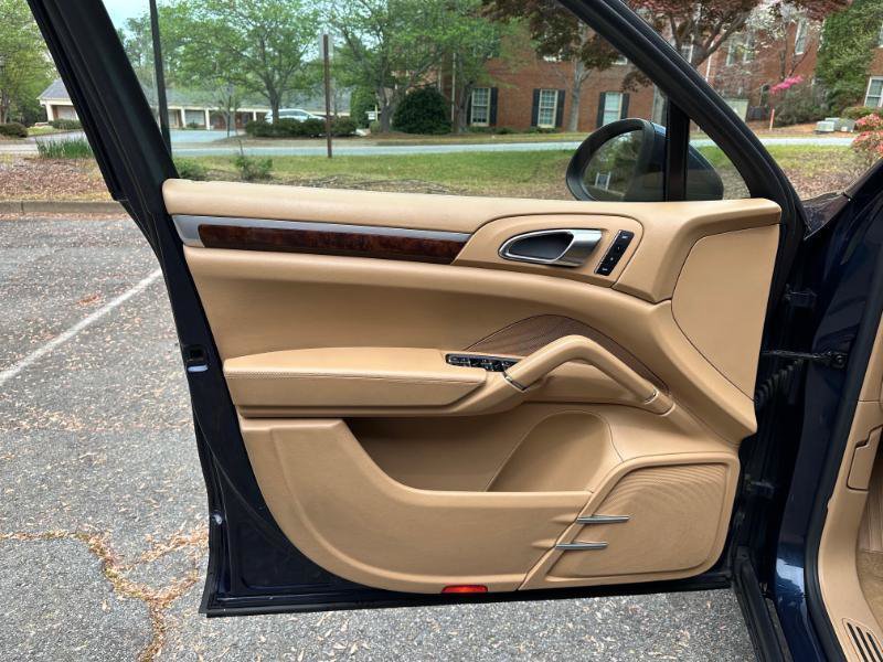 Used 2011 Porsche Cayenne AWD/4WD image 21