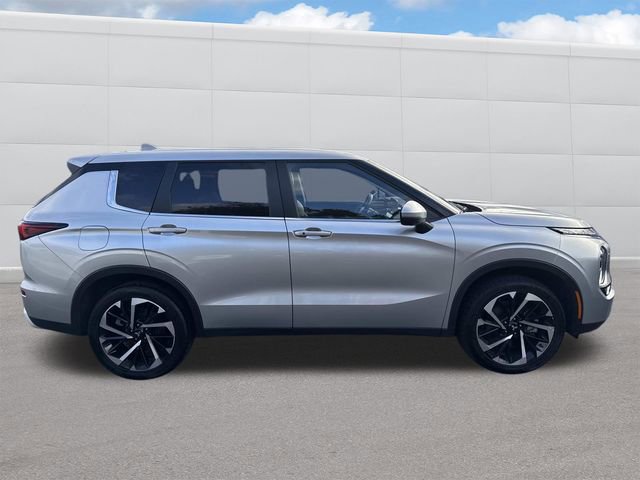 Used 2024 Mitsubishi Outlander SE image 9