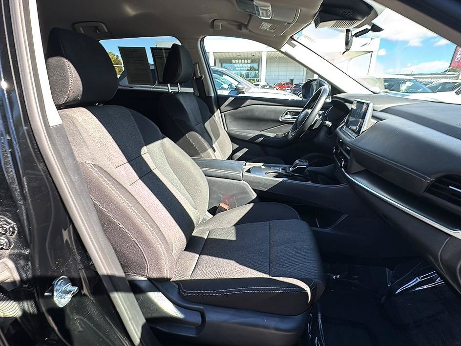 Certified 2025 Nissan Rogue SV FWD image 25