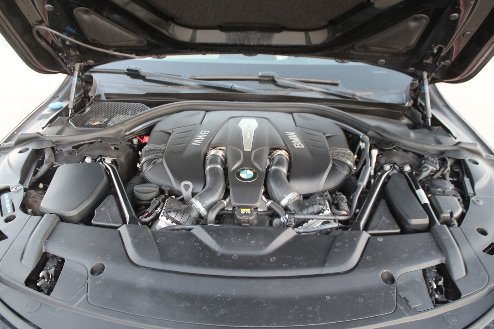 Used 2018 BMW 750i image 16