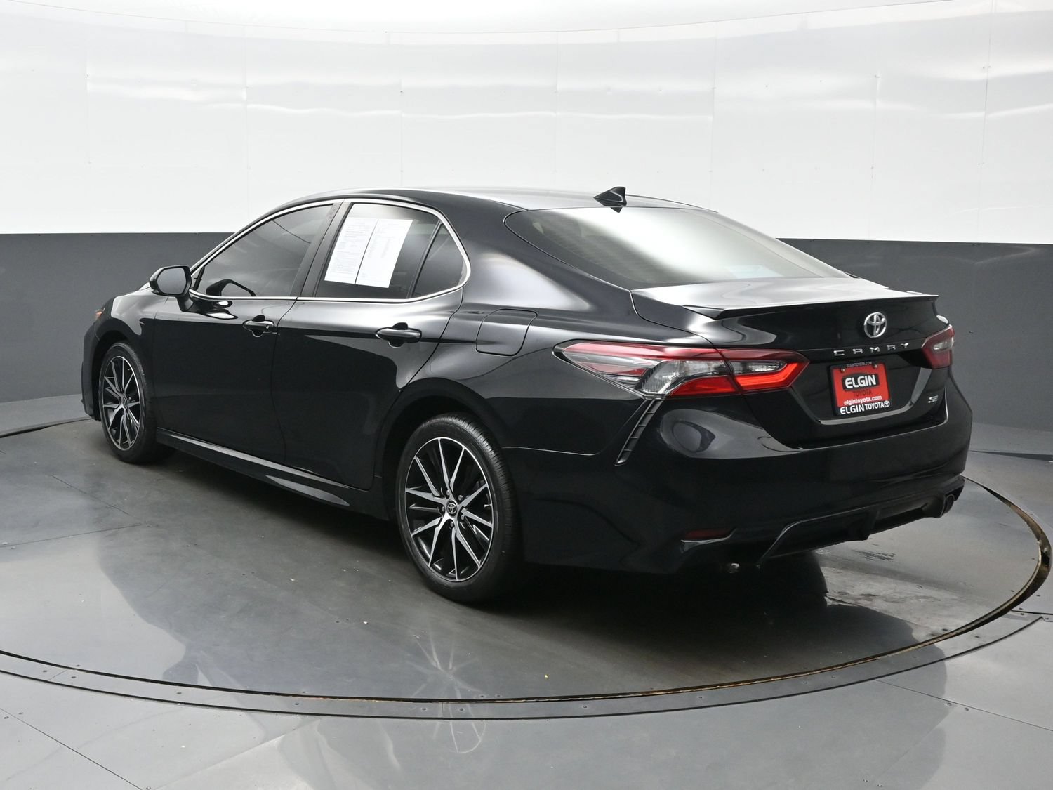 Used 2024 Toyota Camry SE FWD image 4