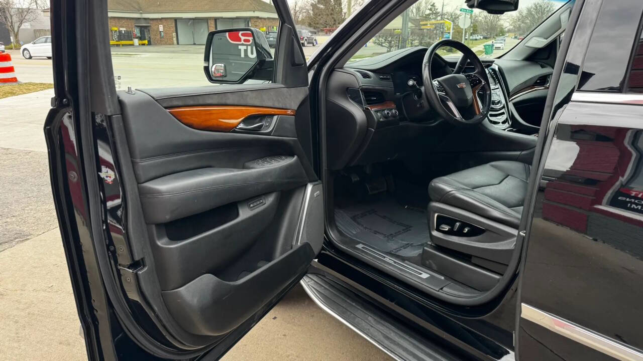 Used 2016 Cadillac Escalade Luxury image 4