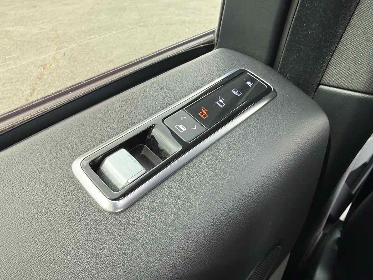 Used 2020 Land Rover Range Rover image 8