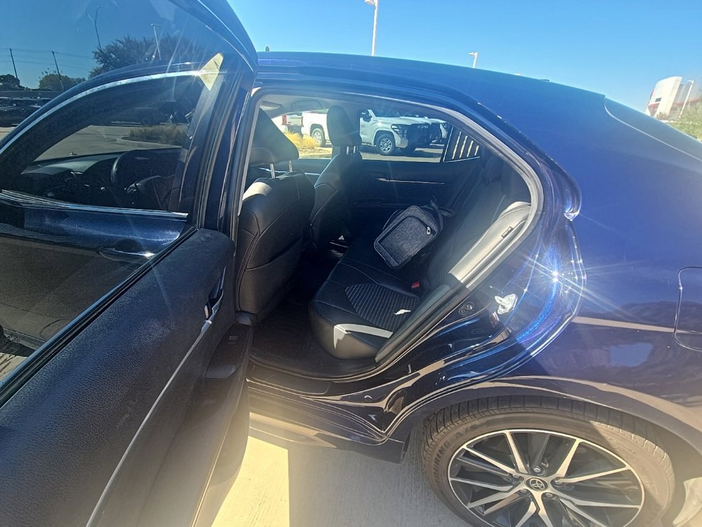 Used 2022 Toyota Camry SE FWD image 8