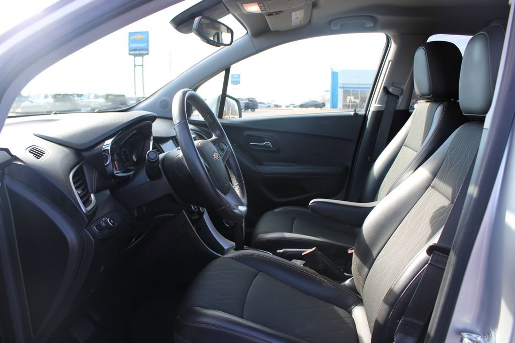 Used 2020 Chevrolet Trax LT w/ LT Convenience Package image 19