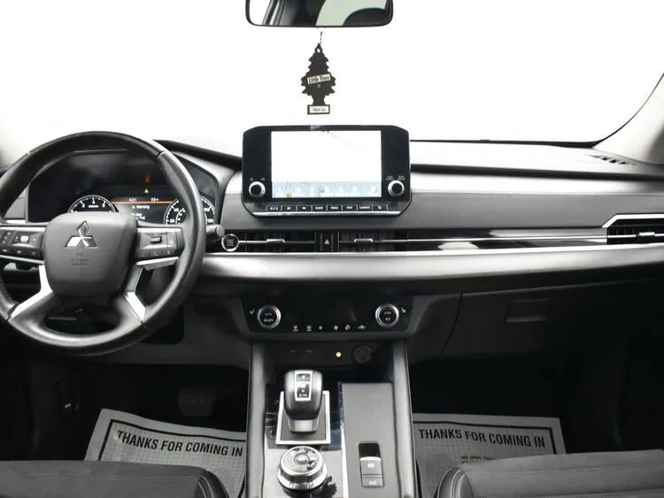 Used 2024 Mitsubishi Outlander FWD image 19