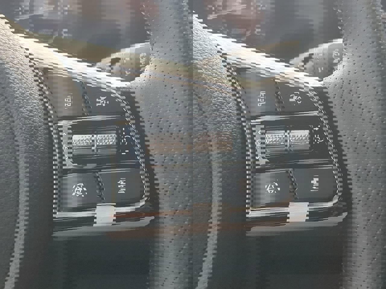 New 2026 Kia Seltos SX w/ SX Sunroof Package image 24