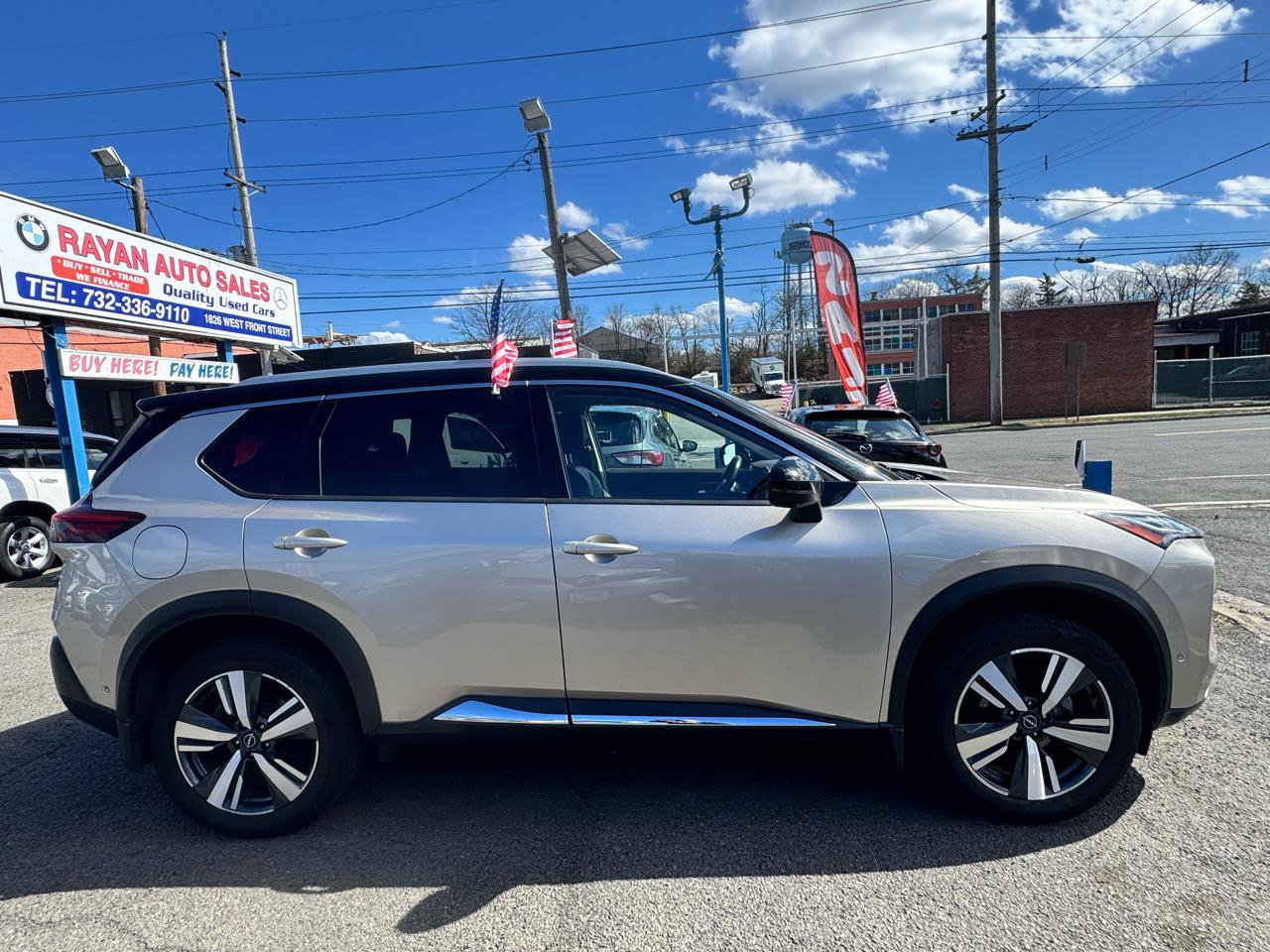 Used 2022 Nissan Rogue Platinum w/ Head-Up Display Package AWD/4WD image 3