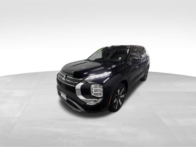Used 2025 Mitsubishi Outlander SE FWD image 2