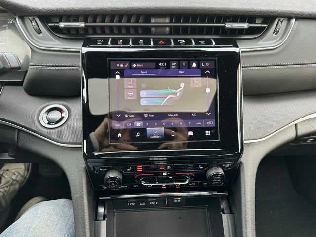 New 2025 Jeep Grand Cherokee Altitude image 14