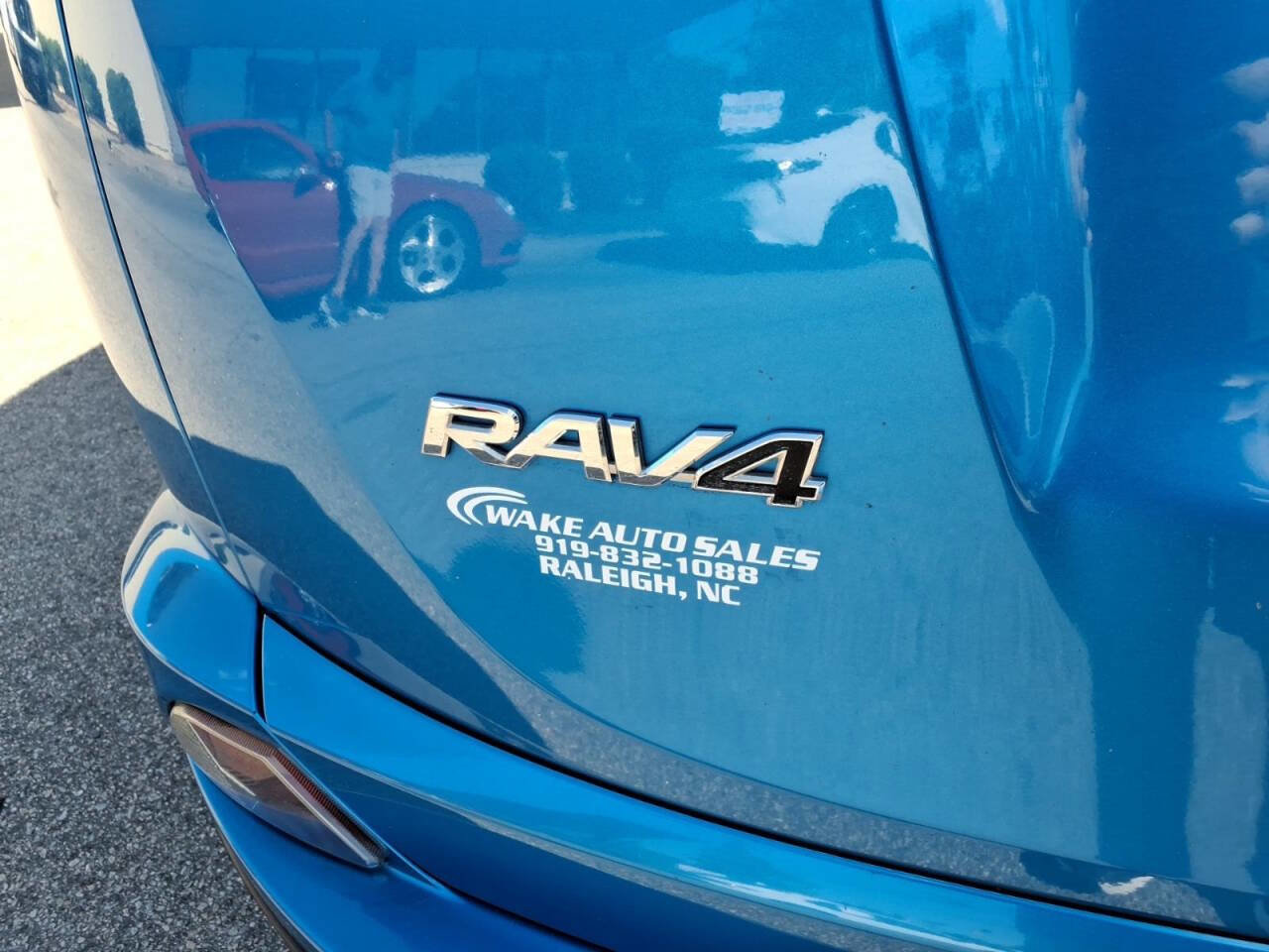 Used 2018 Toyota RAV4 SE w/ Power Extra Value Package AWD/4WD image 5