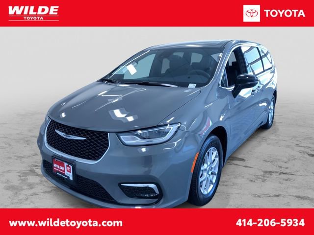 Used 2025 Chrysler Pacifica Select FWD image 1