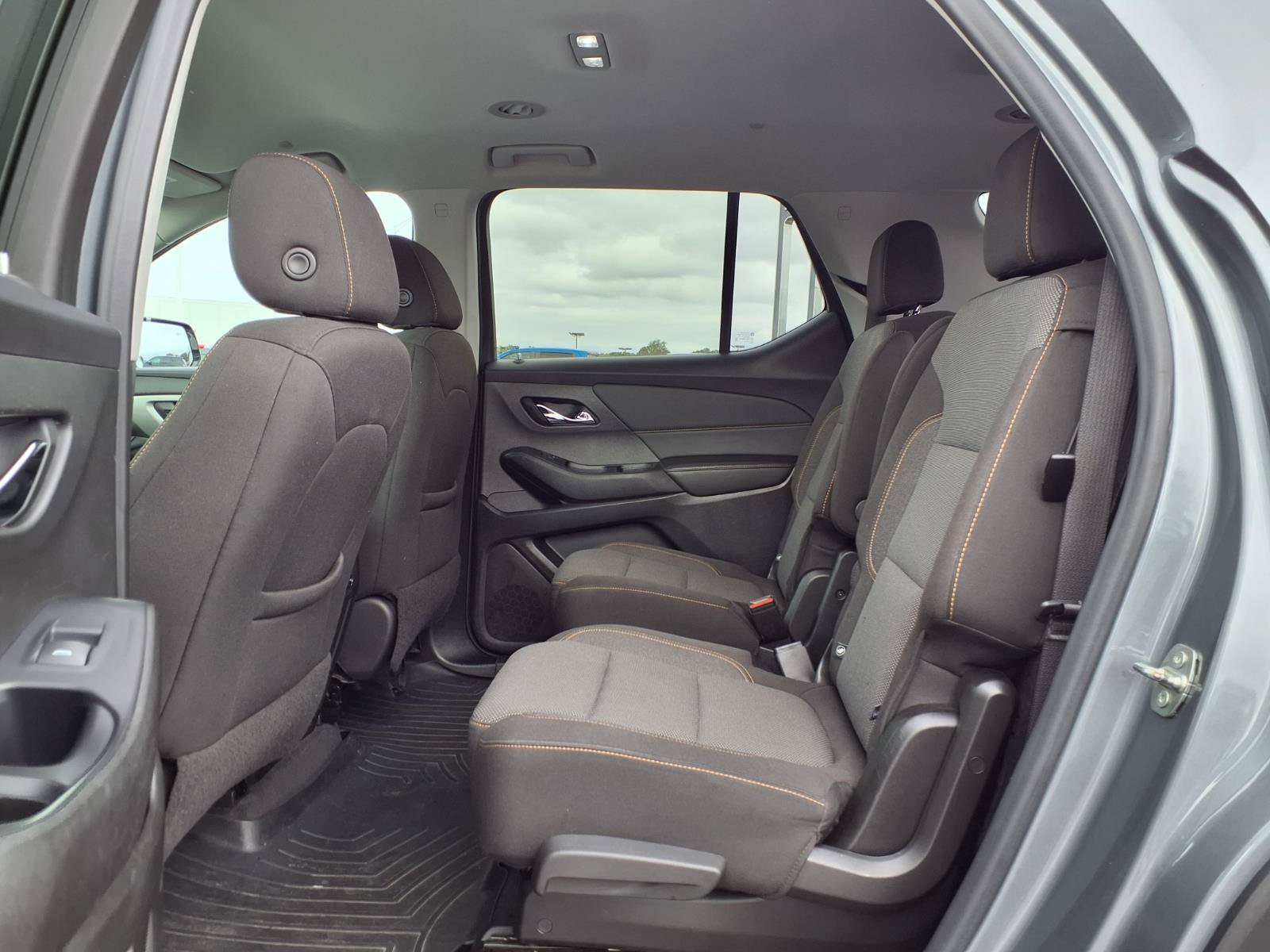 Used 2020 Chevrolet Traverse LT FWD image 24