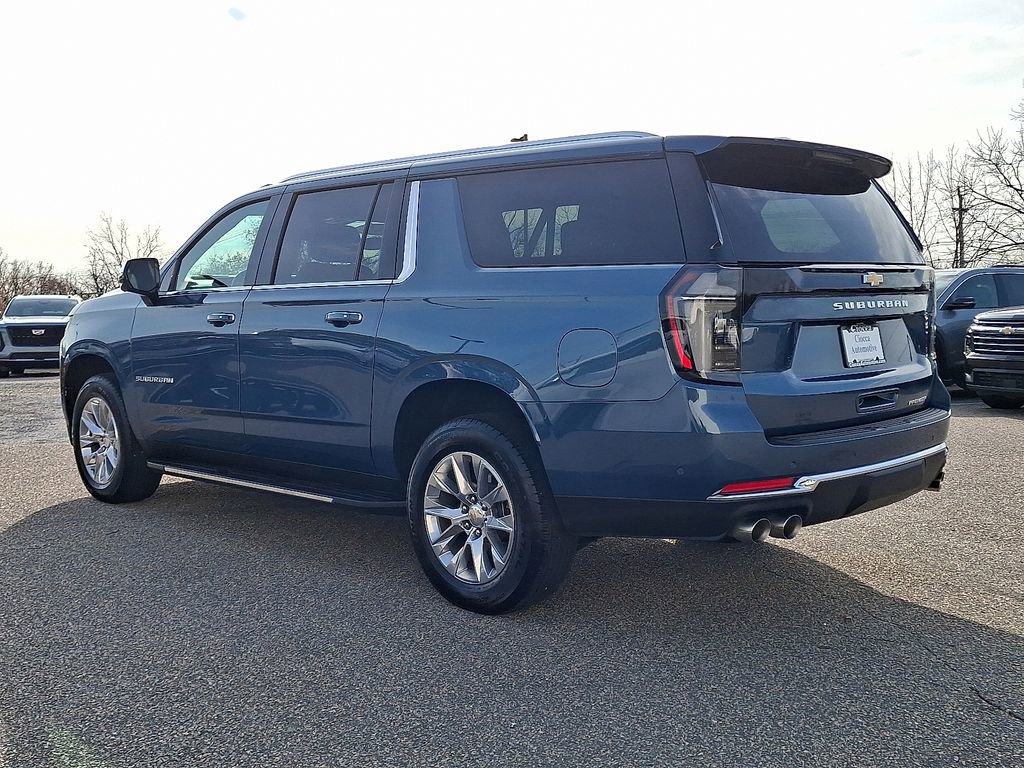 Used 2025 Chevrolet Suburban Premier image 7