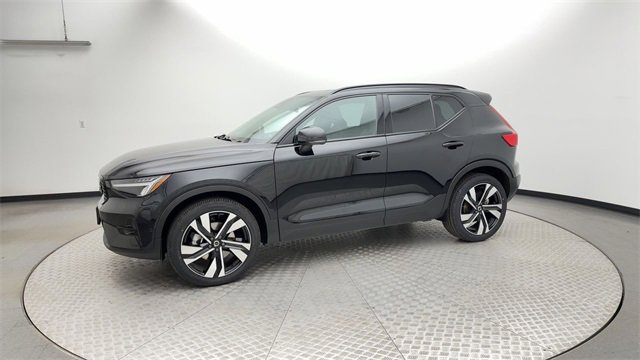 Certified 2024 Volvo XC40 B5 Plus w/ Protection Package Premier image 6