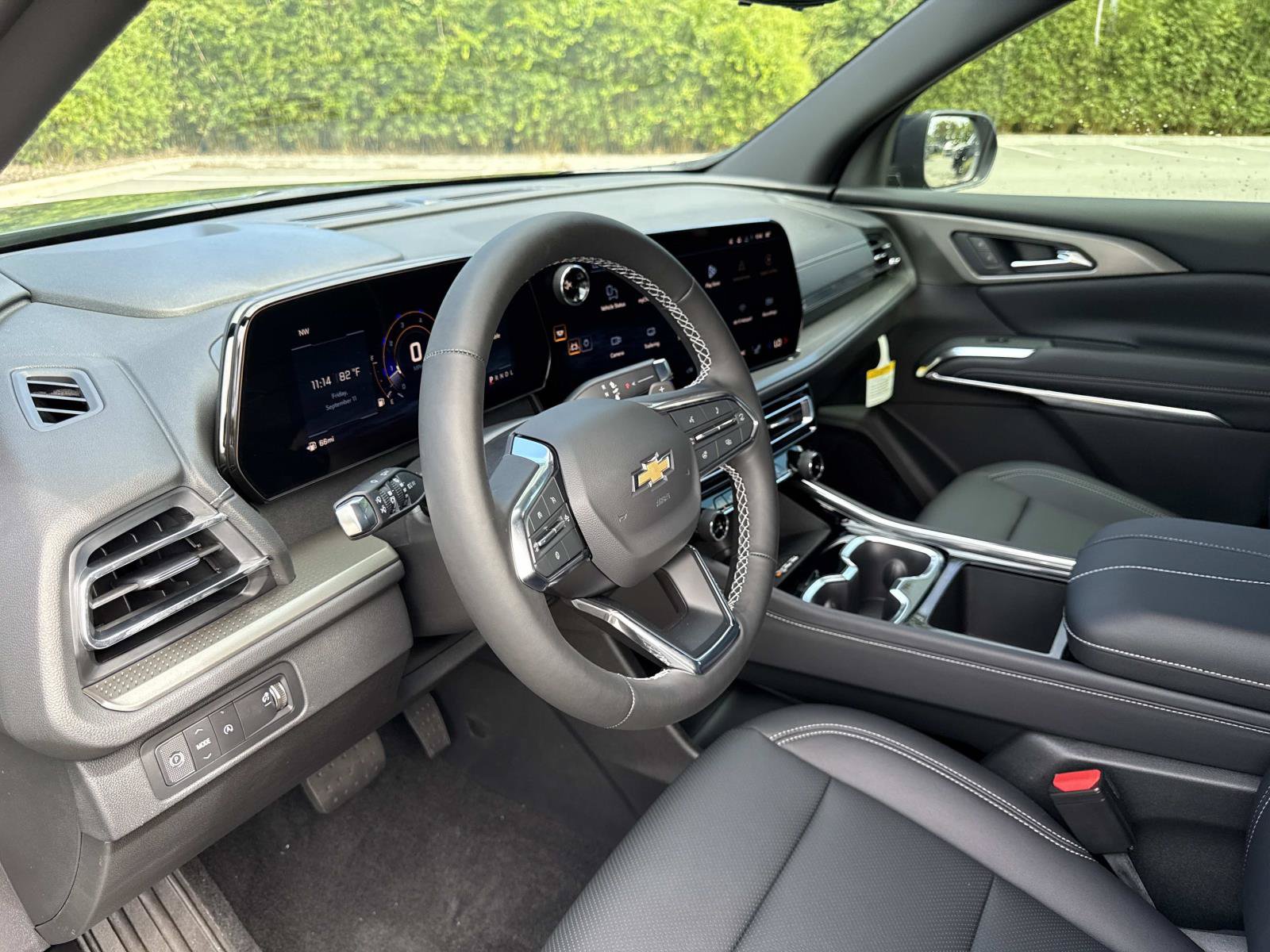 New 2027 Chevrolet Traverse LT w/ Sun and Wheel Package FWD image 22