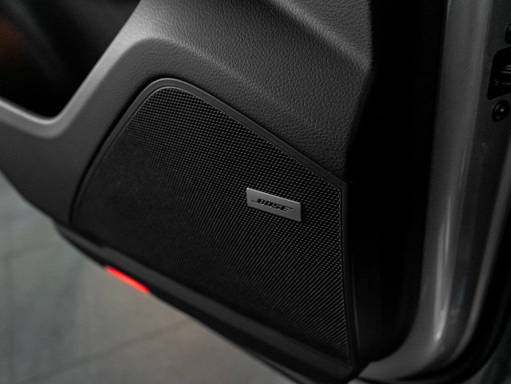 Certified 2025 Porsche Cayenne AWD/4WD image 18