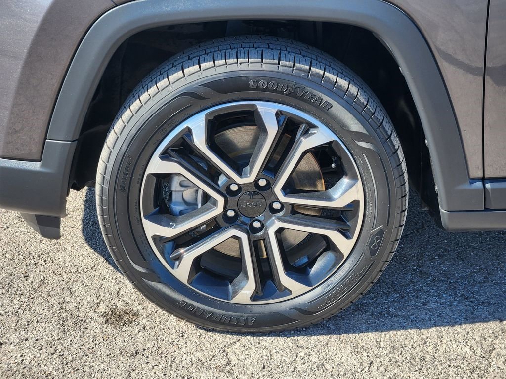 Used 2023 Jeep Compass Limited image 12