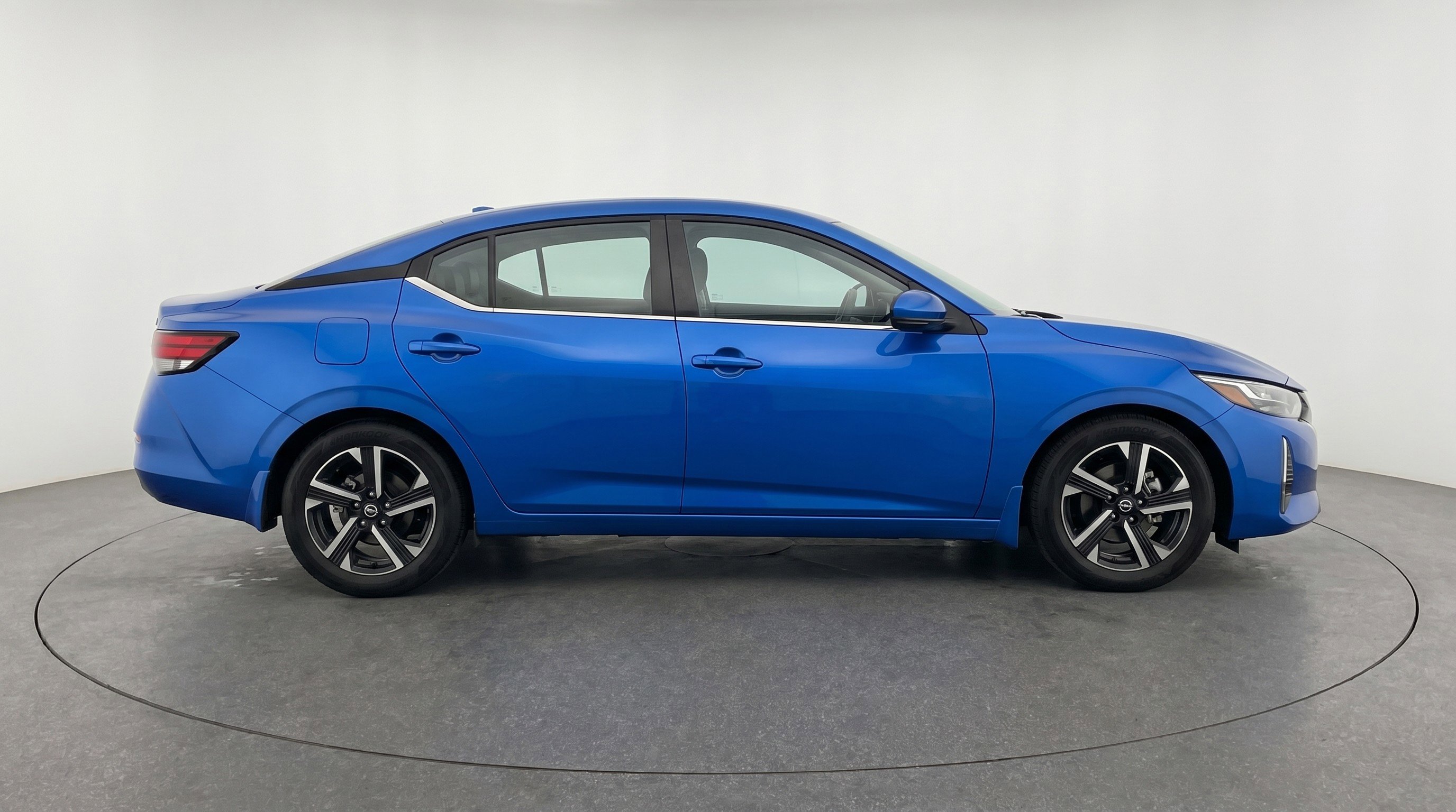 Used 2025 Nissan Sentra SV FWD image 11