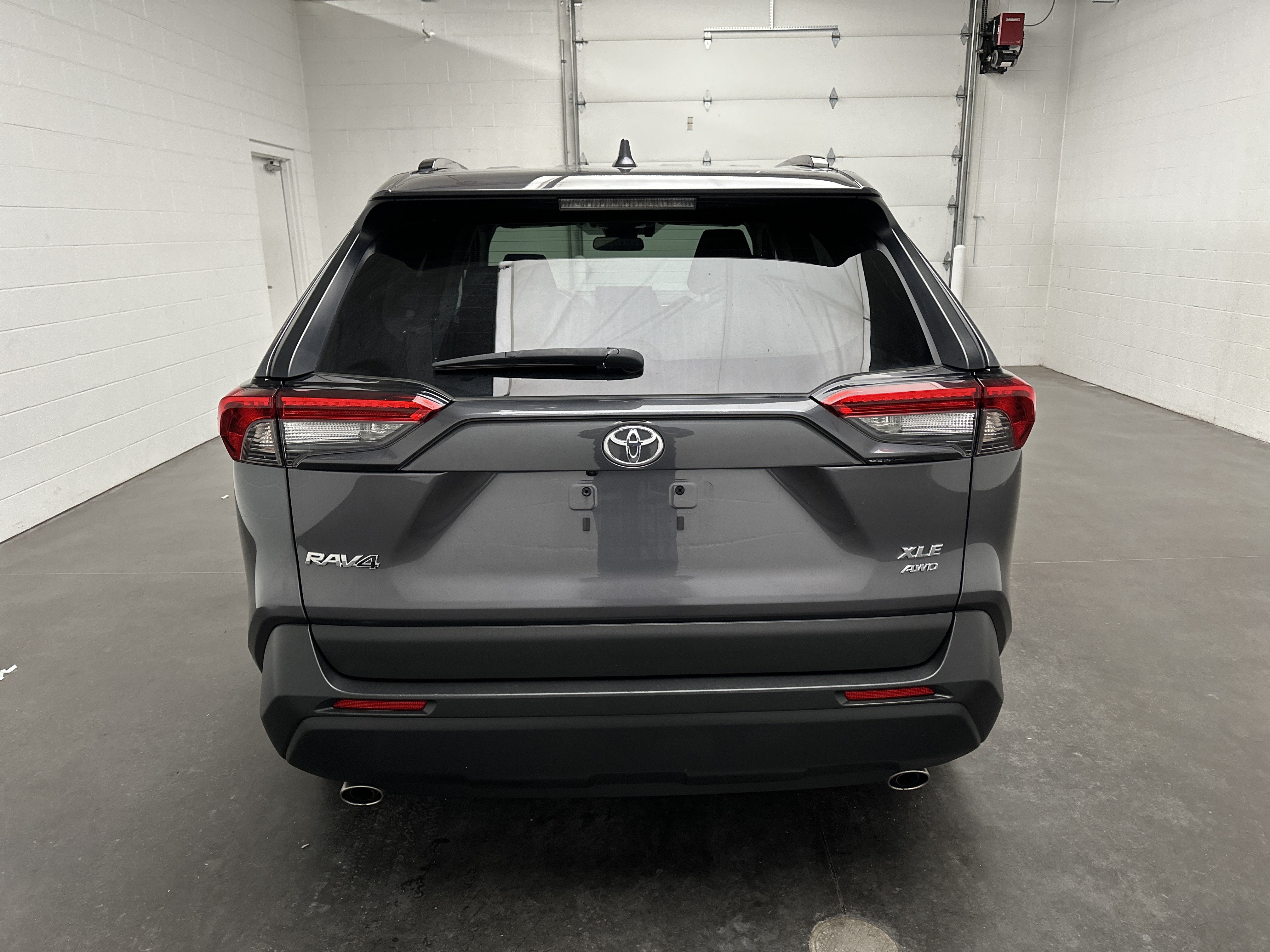 Used 2022 Toyota RAV4 XLE w/ Convenience Package AWD/4WD image 8