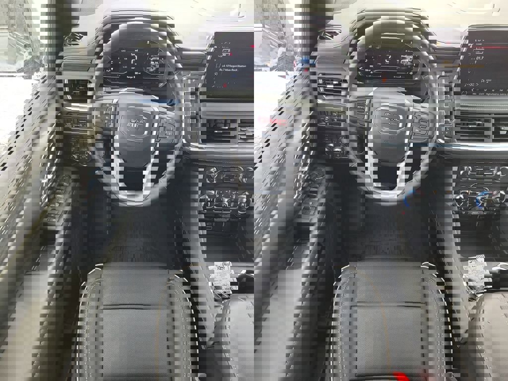 Used 2024 GMC Yukon SLT w/ SLT Luxury Package image 15