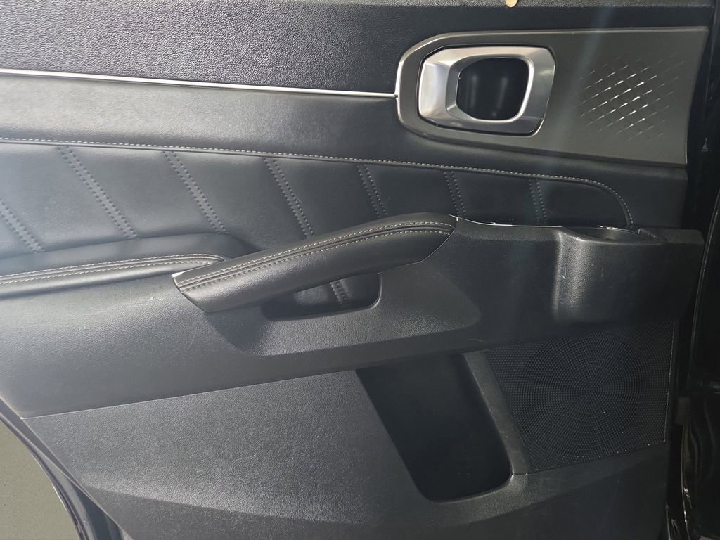 Used 2022 Kia Sorento SX image 16