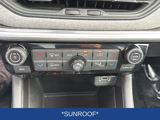 Used 2025 Jeep Compass Latitude w/ Sun & Sound Group AWD/4WD image 14