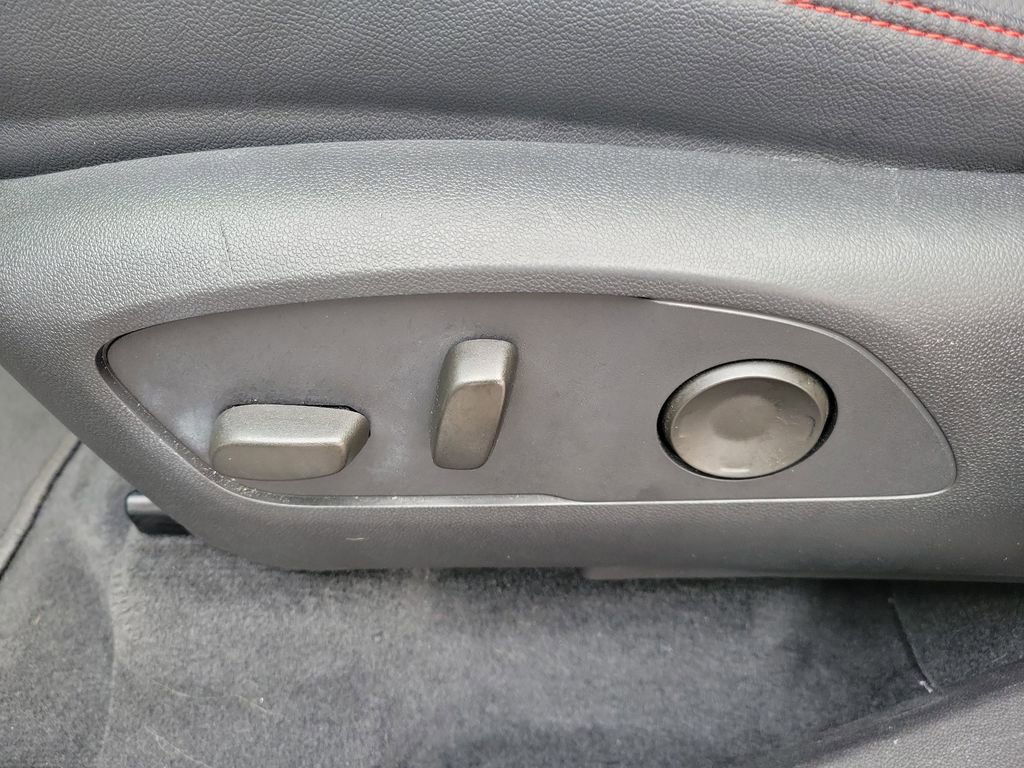 Used 2024 Chevrolet Traverse RS image 30