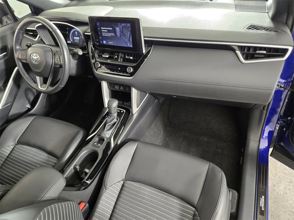 Used 2024 Toyota Corolla Cross XSE w/ Convenience Package image 21