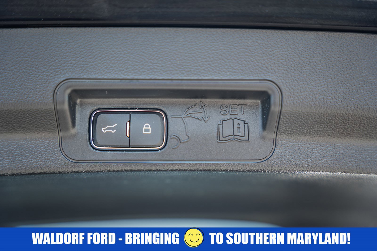 Used 2022 Ford Explorer XLT image 12