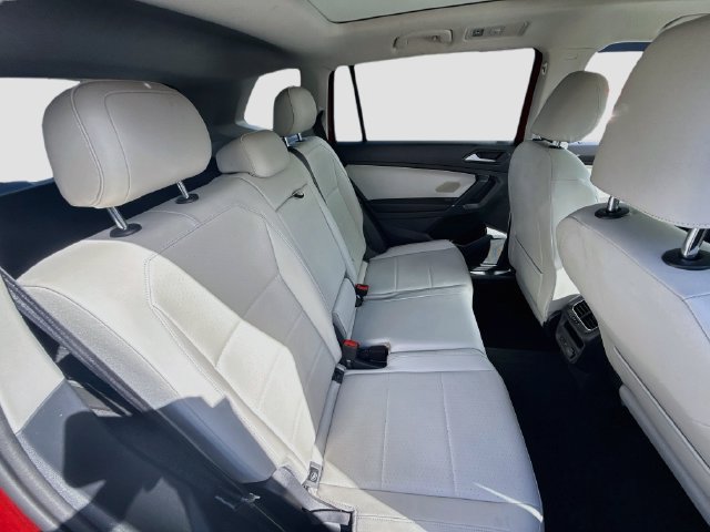 Used 2018 Volkswagen Tiguan SE w/ Panoramic Sunroof Package AWD/4WD image 34