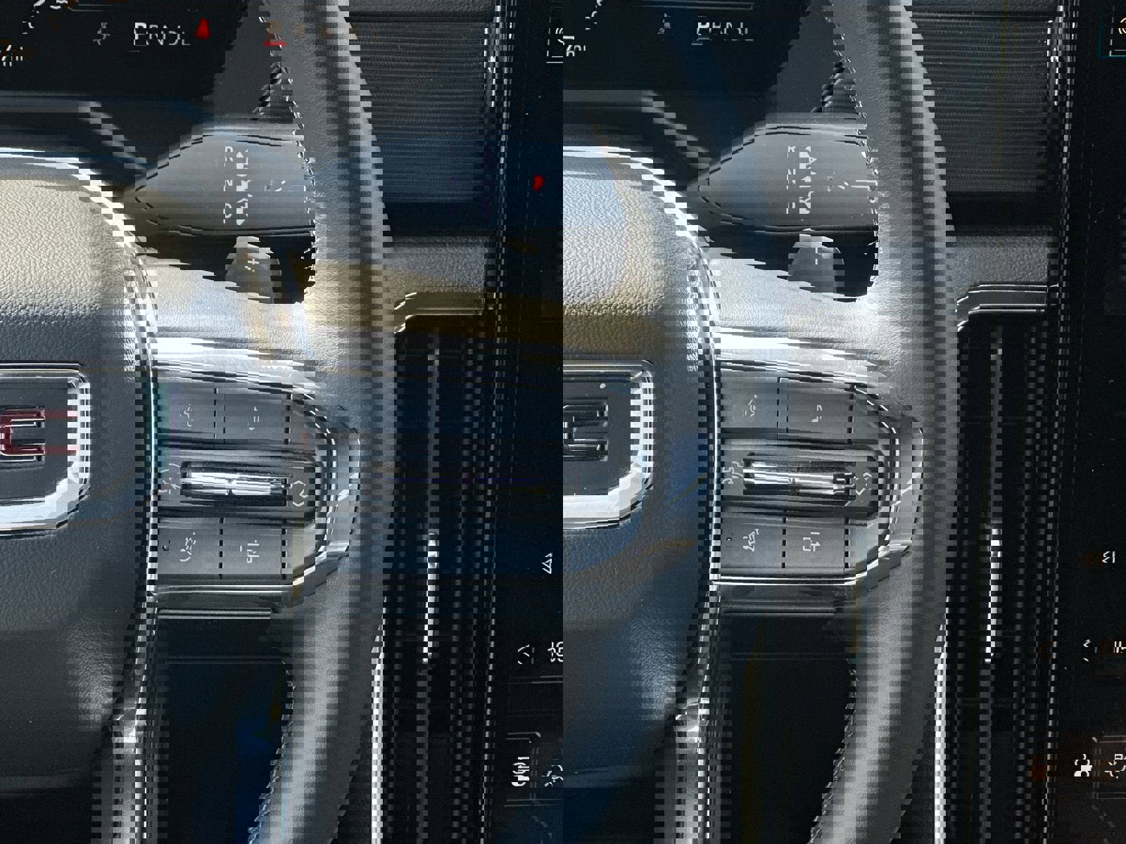 Used 2025 GMC Acadia Elevation image 21